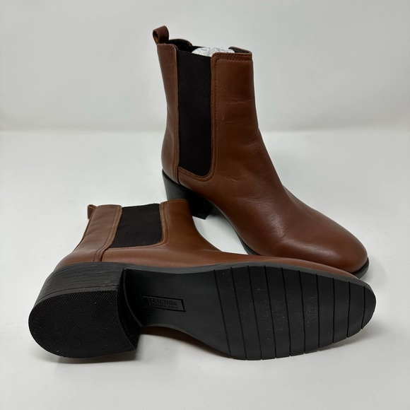 NWT Brown Chelsea Boots - Picture 3 of 4
